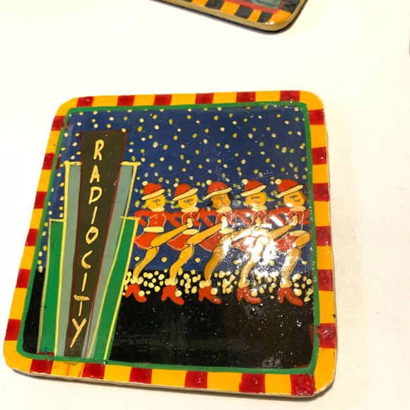 Vintage Bloomingdale's Drink Coasters (6) NYC Christmas Scenes In Lacquer Box - Picture 6 of 14